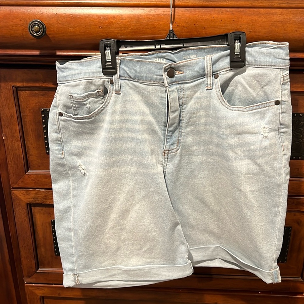 Repreve mid rise Bermuda short 14
